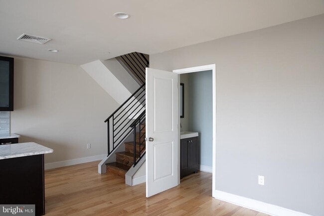 Building Photo - 323 E Allen St