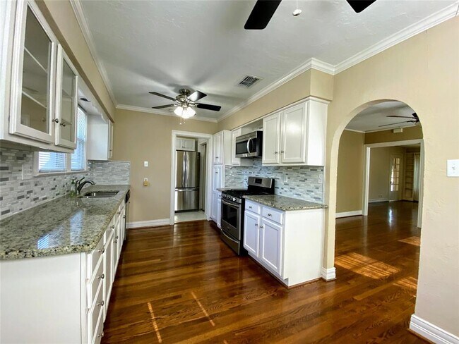 Building Photo - 4105 Wycliff Ave