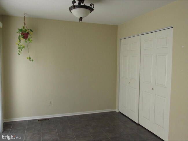 Building Photo - 343 Glenn Rose Cir