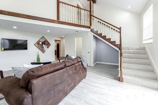 Building Photo - 5716 Alvarado Dr