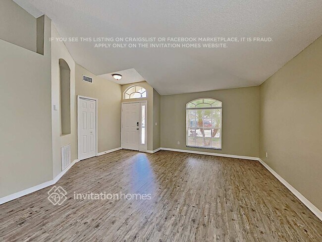 Foto del edificio - 1060 Rock Springs Dr