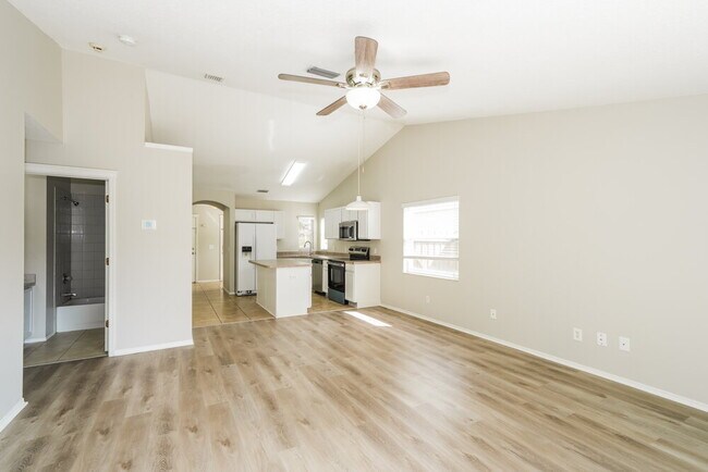 Foto del edificio - 7619 Clovelly Park Pl