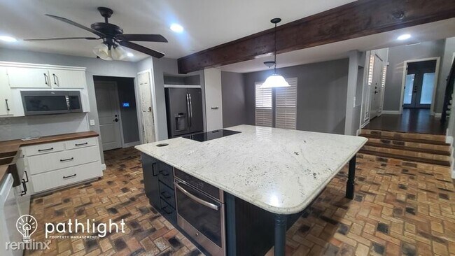 Building Photo - 3 br, 2.5 bath House - 1315 Clover Hill Rd...
