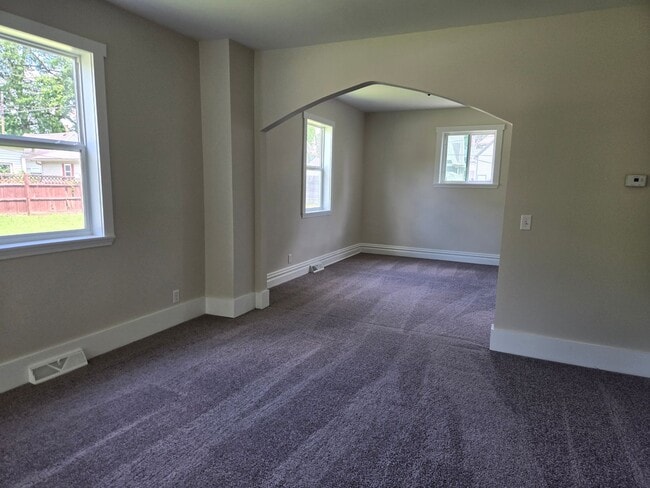 Building Photo - 3225 Dinnen Ave
