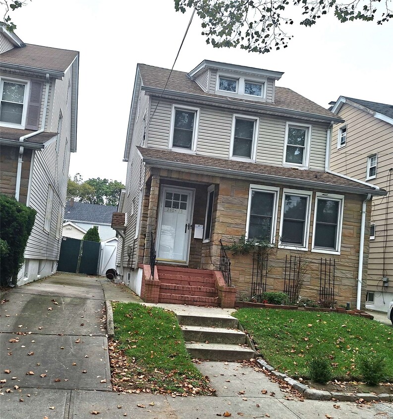 Primary Photo - 240-15 Newhall Ave