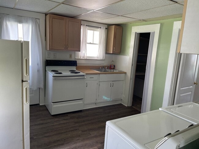 Building Photo - Cozy 1 Bedroom Home