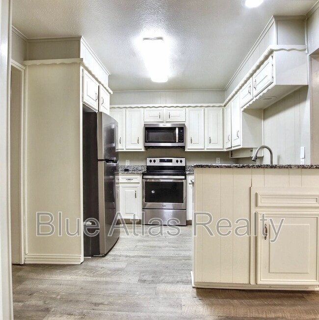 Foto del edificio - 4439 Altamesa Blvd