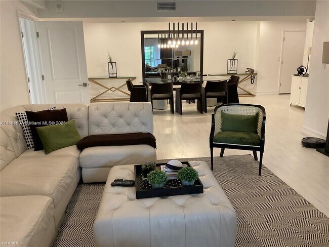Building Photo - 3 br, 2 bath House - 10150 Collins Ave # 204S
