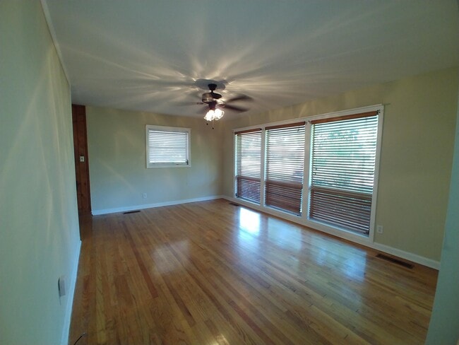 Foto del edificio - 1403 Gail Ave