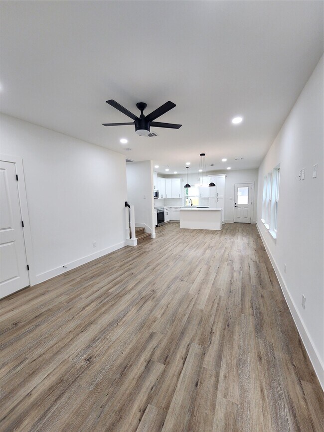 Foto del edificio - 650 Everett St