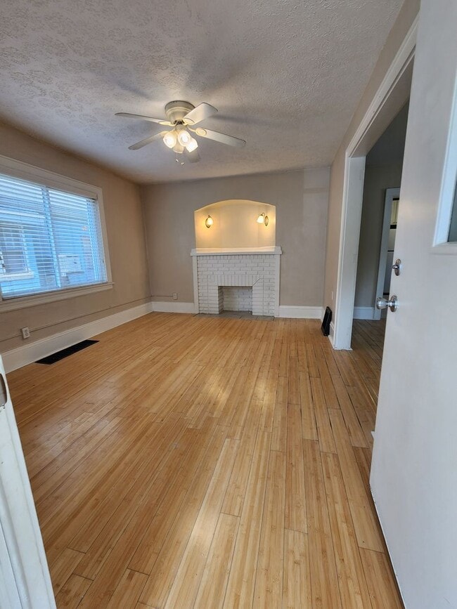 Foto del edificio - 97 E Emerling Ave