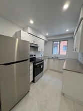 Building Photo - 5805 Côte Saint Luc Rd