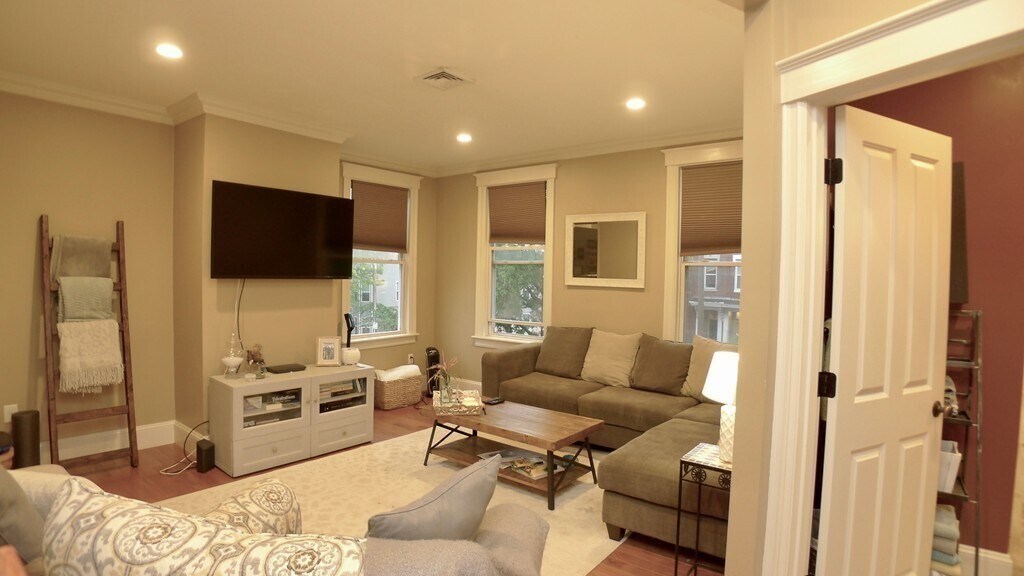 Foto principal - 10 Savin Hill Ave