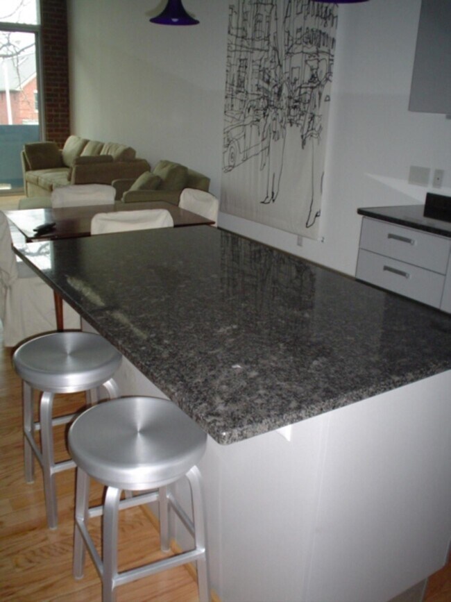 614 Troy S St Unit 102 Royal Oak Mi 48067 Condo For Rent In Royal Oak Mi Apartments Com