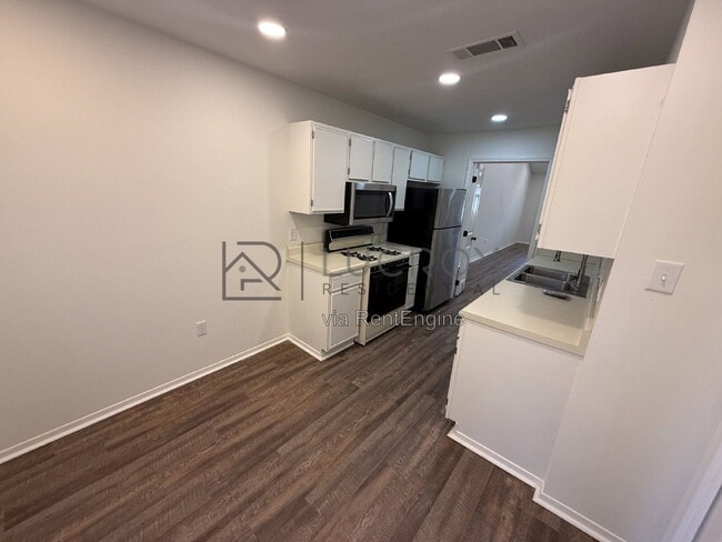 Building Photo - 23 Meadowoods Pl