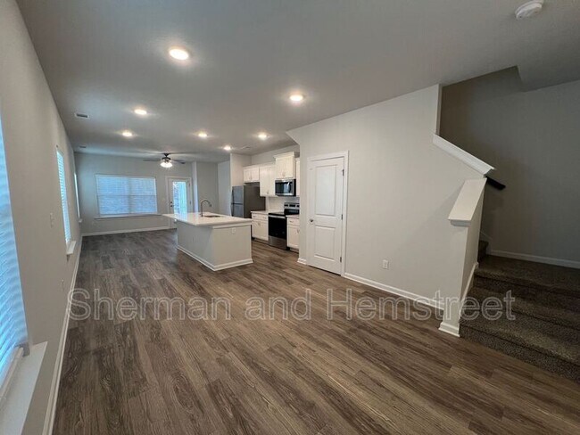 Building Photo - 2043 Lotus Dr