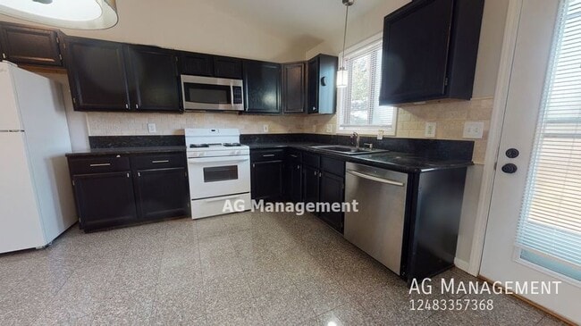 Building Photo - 25765 Crimson Ct