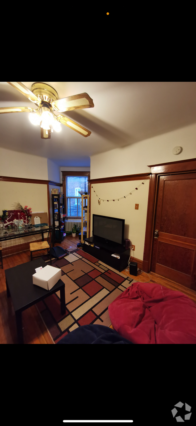 Building Photo - 6148 Rue Hutchison