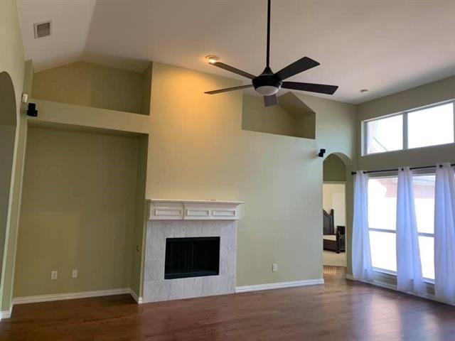 Foto del edificio - 6800 Waverly Ln