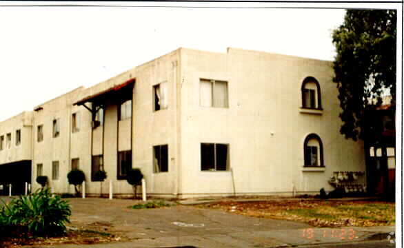 Building Photo - Monte Vina Apartments