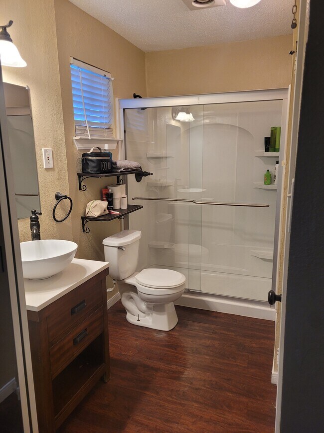 Foto del edificio - 10604 Ponder Ln