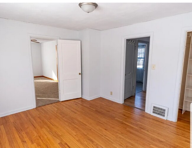 Foto del edificio - 2745 Hanson St