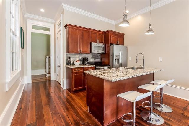 Building Photo - 844 Baronne St
