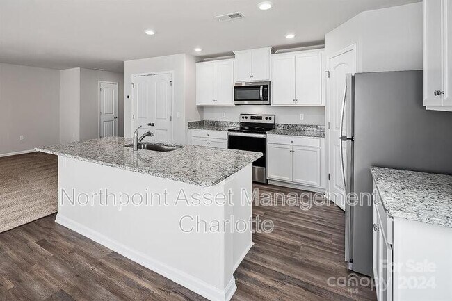 Building Photo - 6200 Lowe Ln
