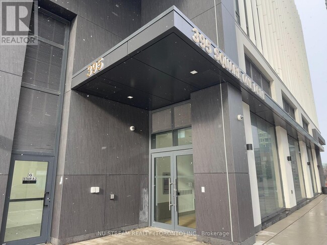 Photo du bâtiment - 395 Square One Dr