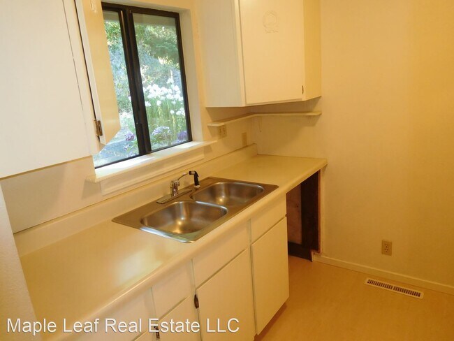 Foto del edificio - 3 br, 1 bath House - 16541 10th Ave NE