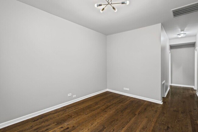 Foto del edificio - 3251 W Berteau Ave