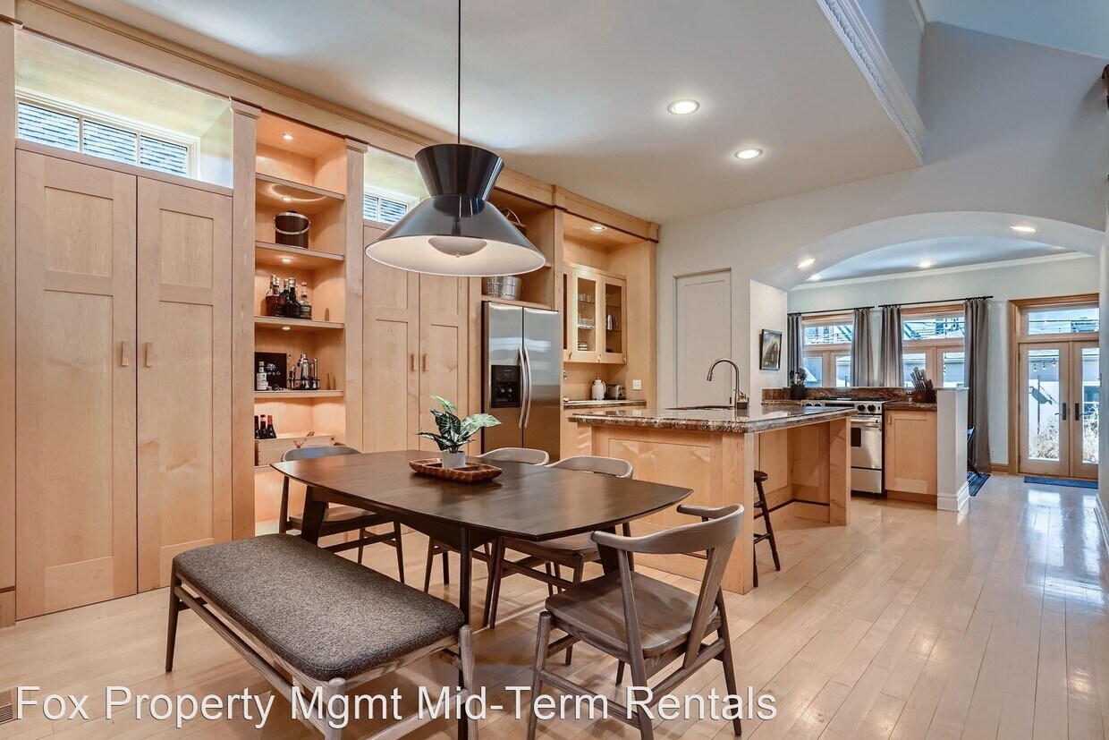 Foto principal - 2 br, 2.5 bath House - 2431 Stout St
