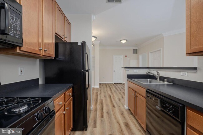 Foto del edificio - 4854 Eisenhower Ave