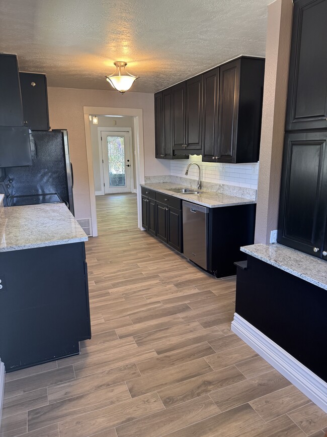 Building Photo - 1826 S 400 E