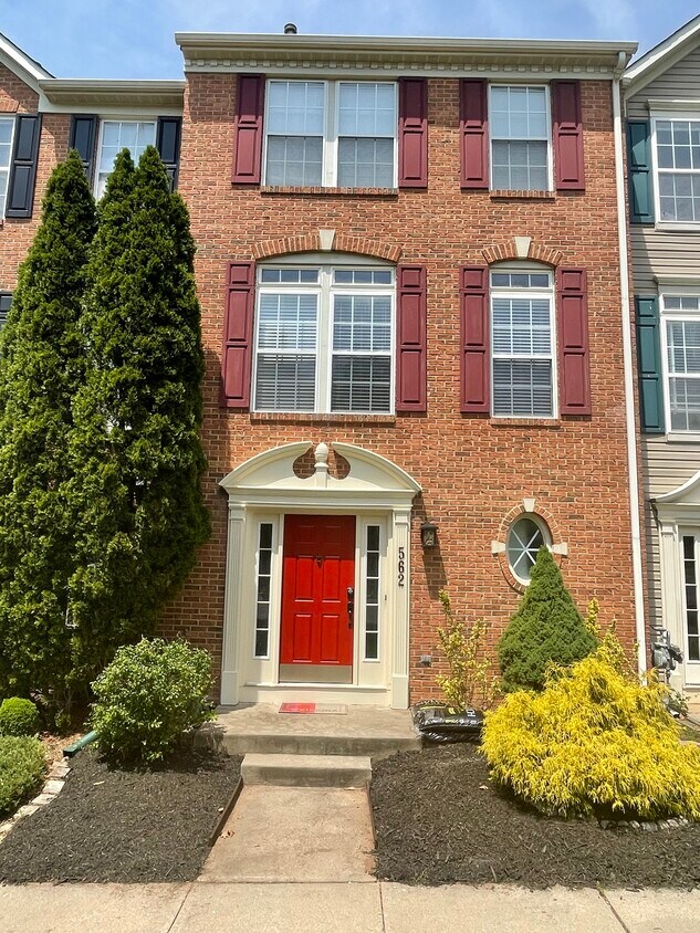 562 Eisenhower Dr, Frederick, MD 21703 Townhome Rentals in Frederick
