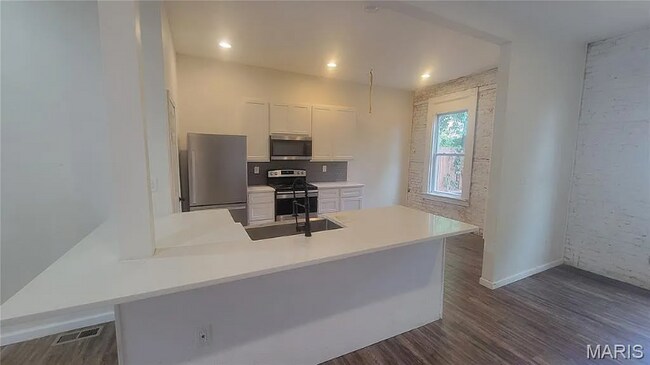 Building Photo - 3614 Iowa Ave