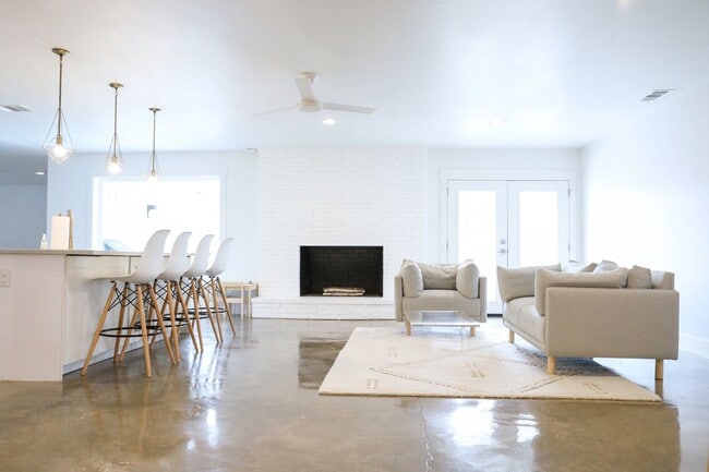 Building Photo - 14737 Tanglewood Dr