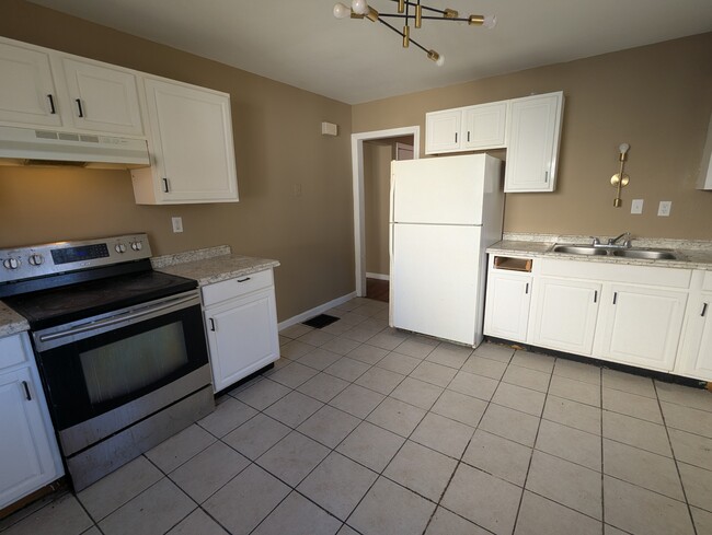 Building Photo - 549 S Ashburton Rd