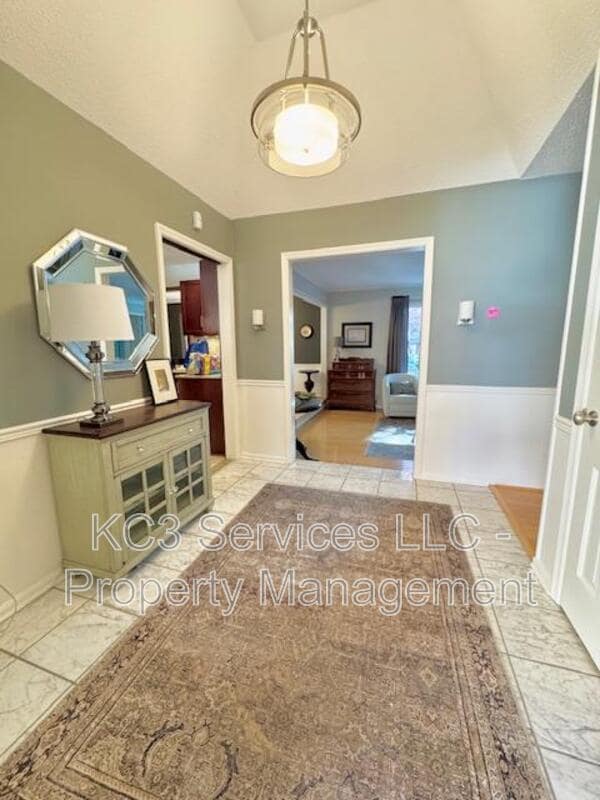 Foto del edificio - 615 E 101st Ter