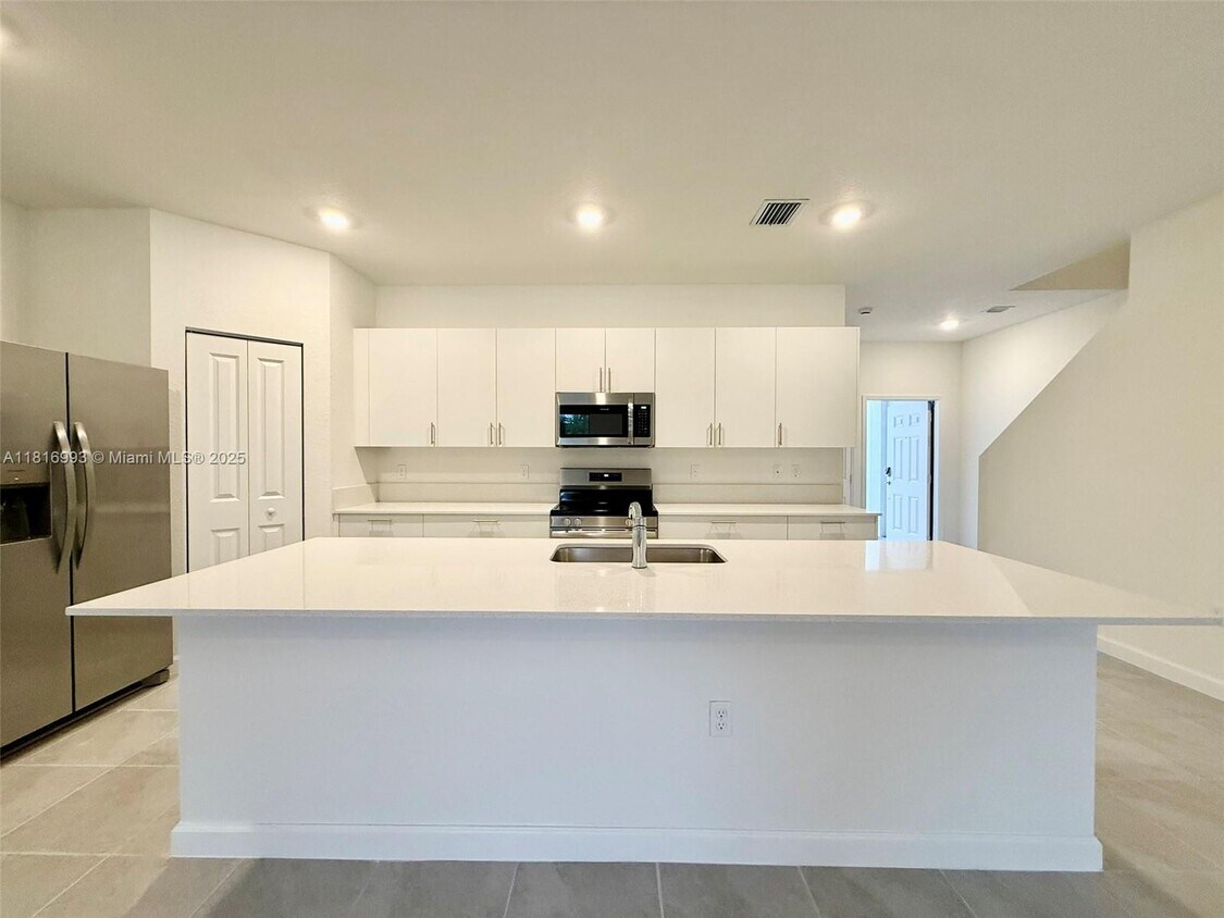 Foto principal - 5033 Oakmont Dr