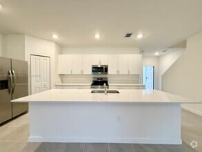 Building Photo - 5033 Oakmont Dr