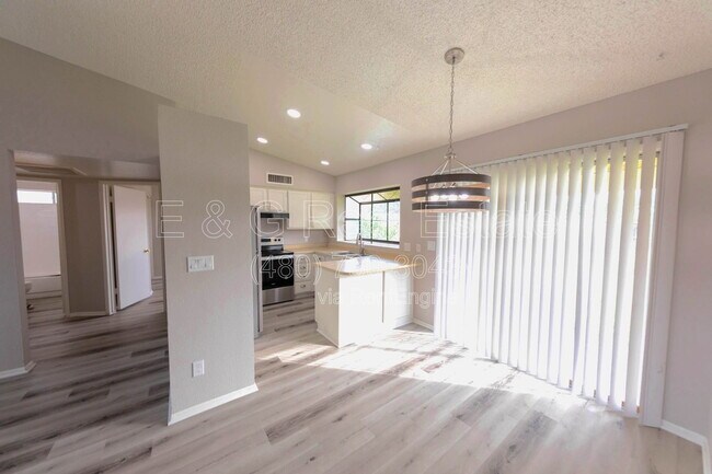 Foto del edificio - 10713 West Campbell Ave