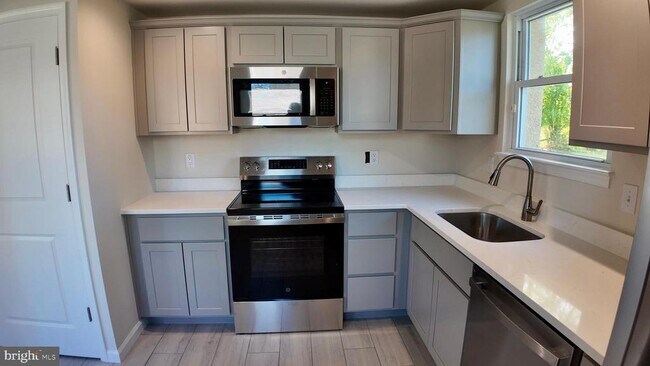 Foto del edificio - 718 Erlen Rd