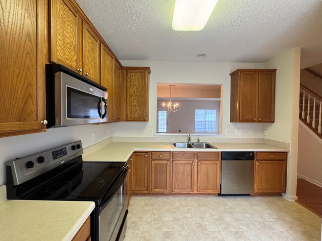 Building Photo - *Move In Special!* 3 Bedroom | 2.5 Bathroo...