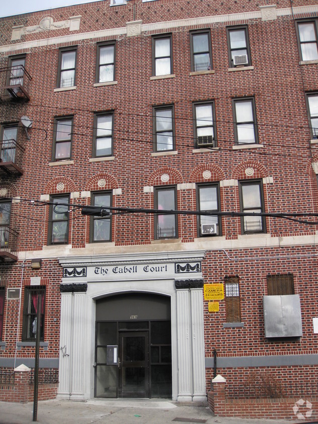 Building Photo - The Cabell Court