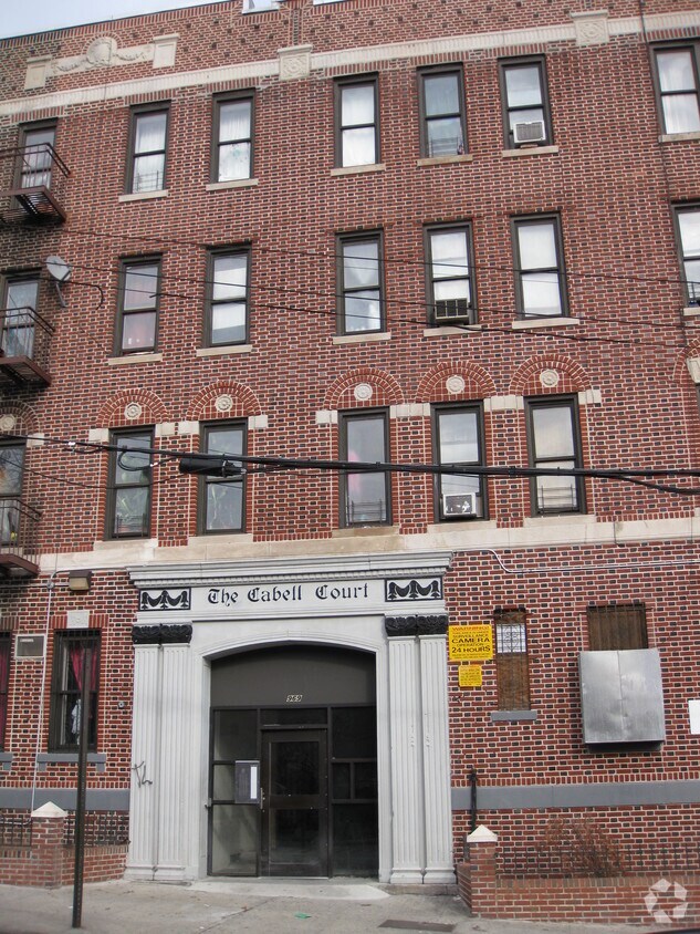 El Cabell Court - The Cabell Court