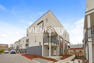 Building Photo - 8008 Quiet Knolls Dr