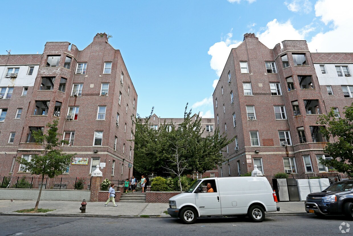 Building Photo - 120 Vermilyea Ave