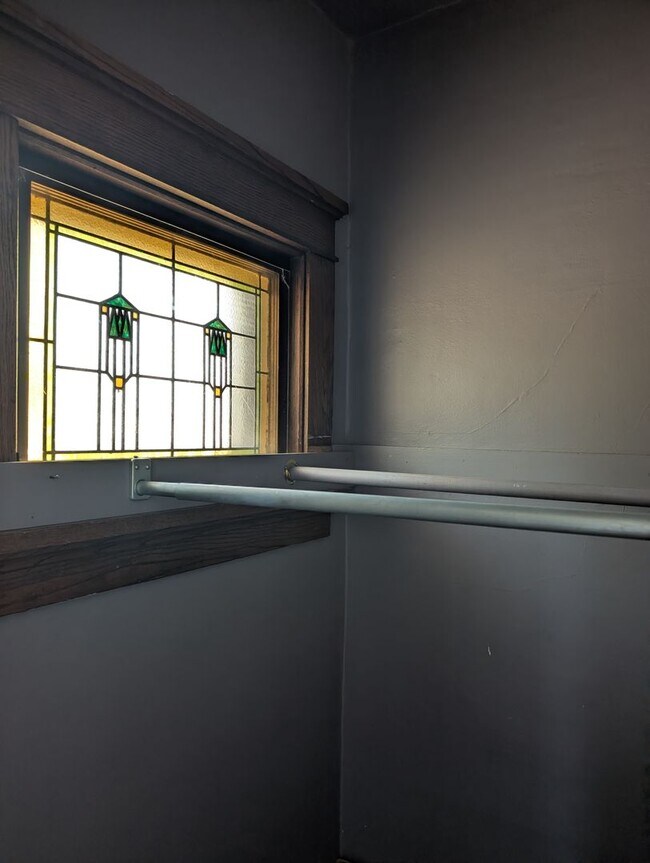 Foto del edificio - 3246-3246 N Oakland Ave