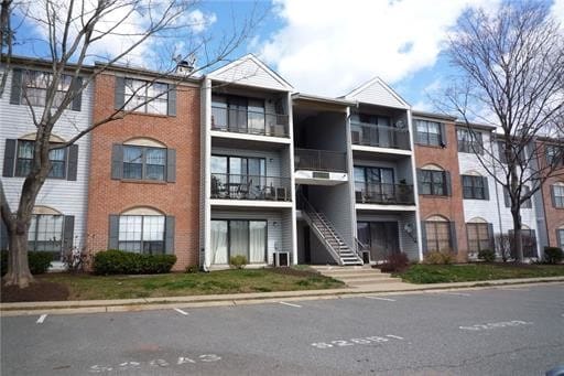 Building Photo - 363 Lancaster Ct